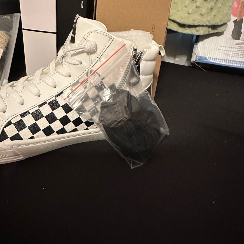 Vintage Havana White and Black Sneakers with Silver and Gold Accents - Picture 5 of 7